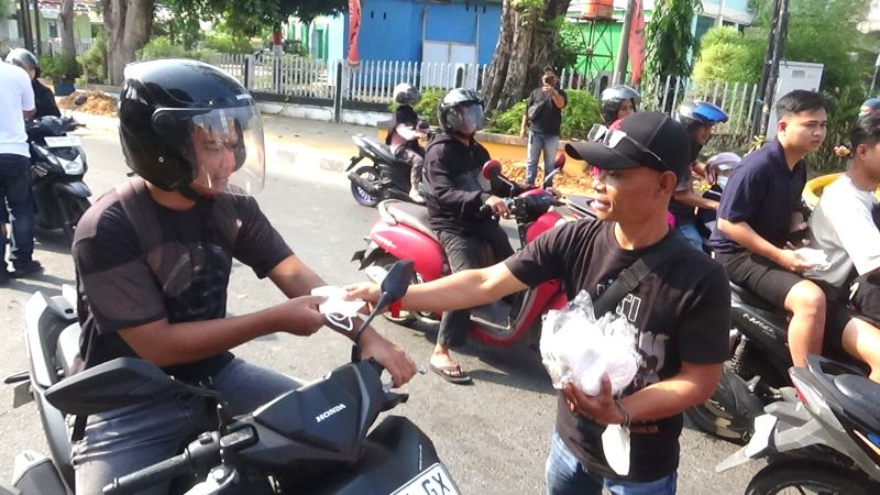 IJTI Jambi dan Adya Group Bagikan Ribuan Masker Gratis di Kota Jambi, Antisipasi ISPU Tak Sehat