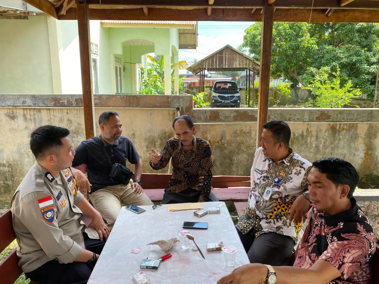 Bhabinkamtibmas Batu Hitam Natuna Rutin Sambang Warga, Ajak Jaga Kerukunan dan Waspadai Hoaks