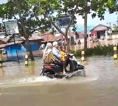 Banjir Rob Rendam Jalan Zafri Zamzam Banjarmasin, BMKG Peringatkan Puncak Pasang Super New Moon hingga 27 Mei 2026