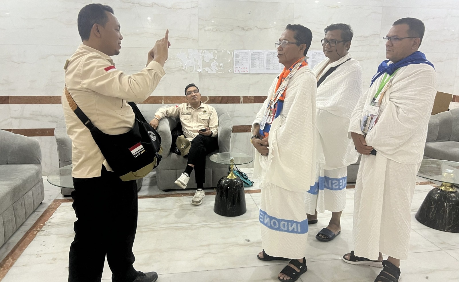 Sesampai di Makkah, Wali Kota Batam Amsakar Achmad Jadi Buruan Wartawan Nasional karena Pilih Haji Reguler
