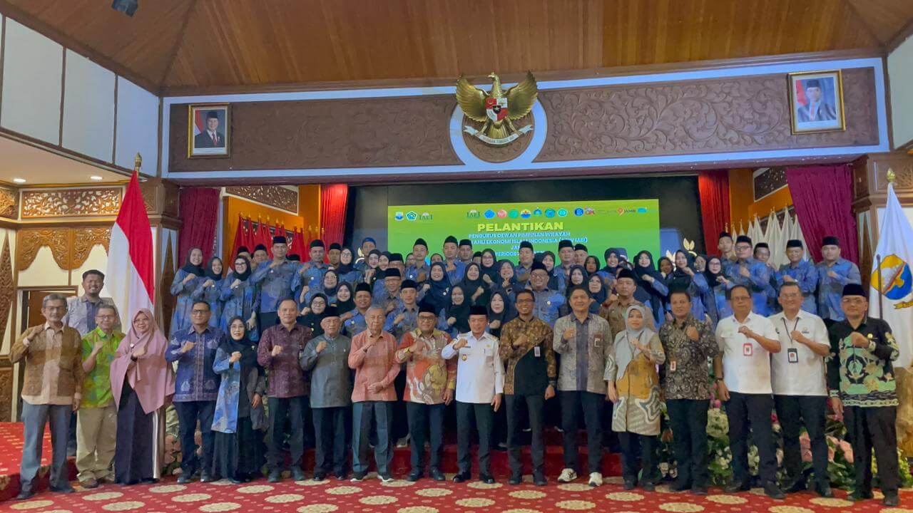 Gubernur Jambi Lantik Pengurus IAEI Periode 2026–2031, Ekonomi Syariah Jadi Andalan Hadapi Era AI