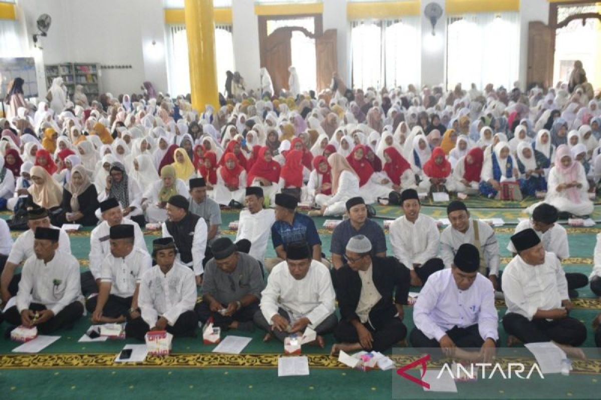 Plt Bupati Rejang Lebong Hendri Praja Ajak Warga Jaga Persatuan Lewat Peringatan Maulid dan HUT Ke-81 RI