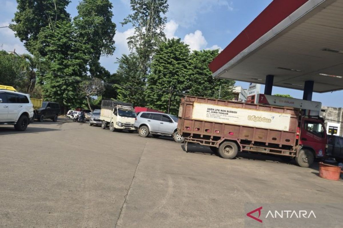 Antrean Bio Solar Mengular di Jambi, Gubernur Al Haris Ancam Cabut Izin SPBU yang Bermain dengan Pelangsir