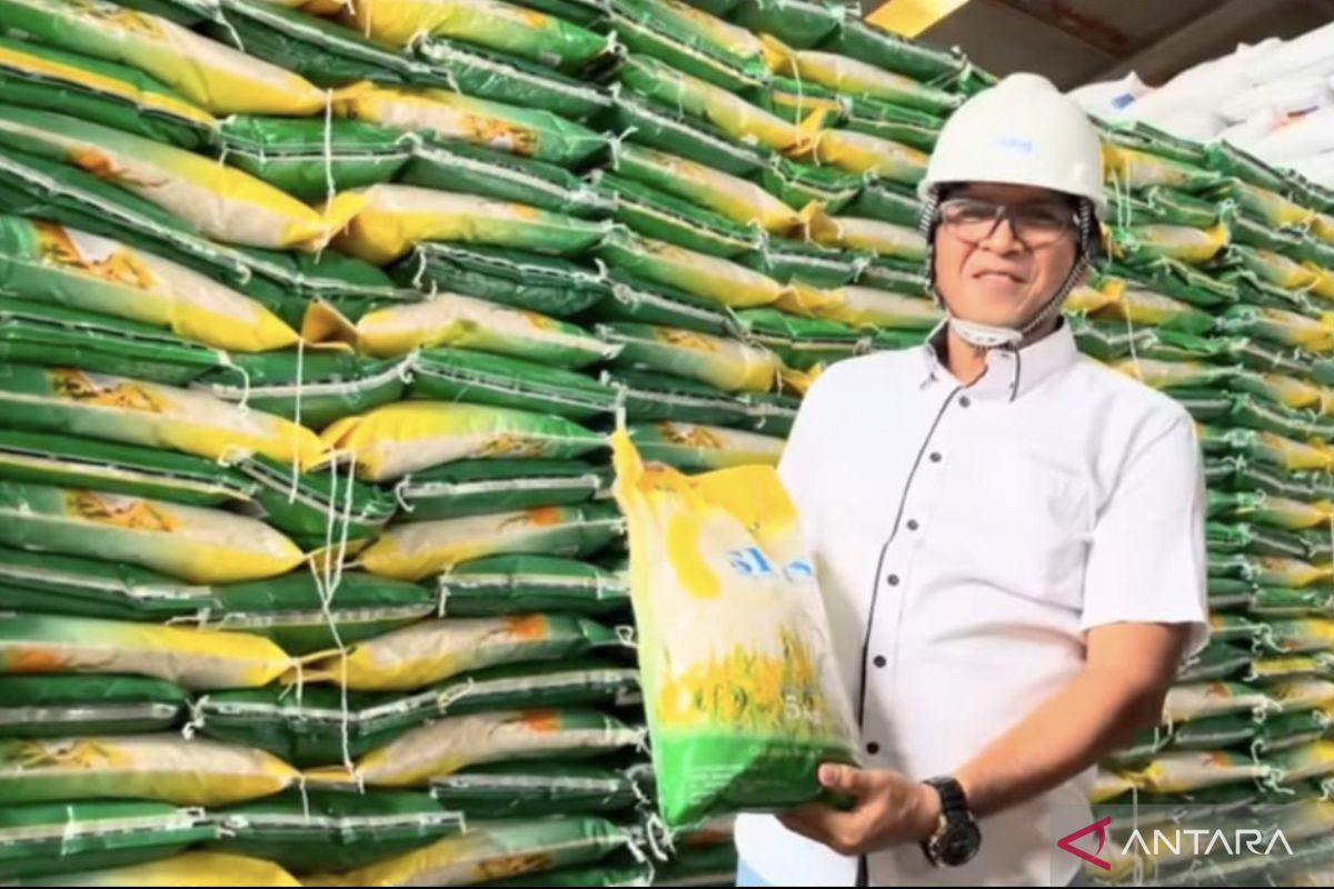 Bulog Kalbar Salurkan 57.570 Kilogram Beras Bantuan untuk 1.919 Penerima di Pontianak Timur