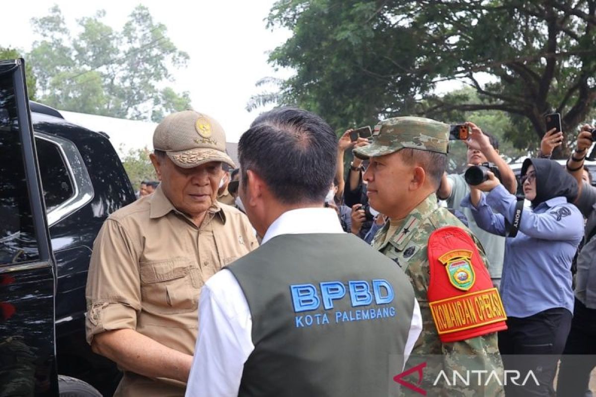 Menko Polkam Tinjau Posko Karhutla Palembang, 406 Kebakaran Lahan Tercatat Sepanjang 2026