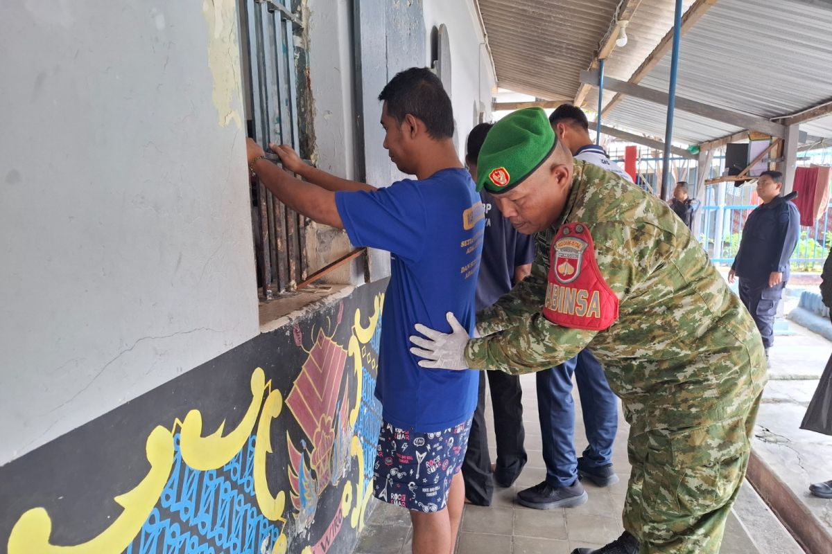 Lapas Yogyakarta Razia Gabungan Bersama TNI-Polri dan BNN, Sita Piring Kaca hingga Potongan Cutter dari Blok Hunian