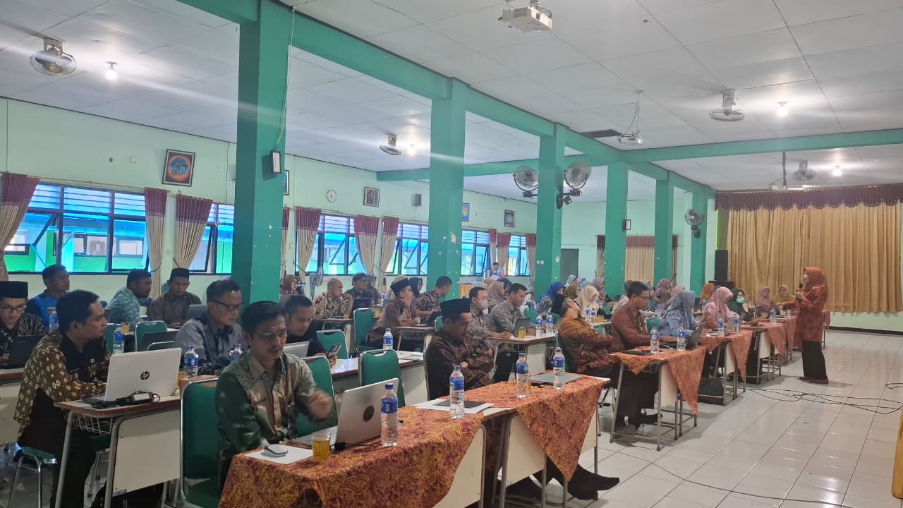 MAN 2 Kebumen Gelar IHT Empat Hari untuk Guru, Fokus Pelayanan Prima hingga Soal HOTS