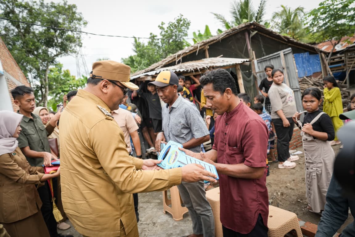 Bupati Deli Serdang Serahkan Kunci Rumah Layak Huni dan Beli Cabai Petani Rp35 Ribu Per Kilogram untuk Jamin Harga Panen