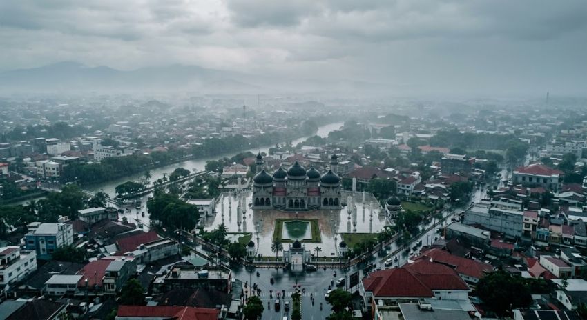 Cuaca Aceh 2 April 2025: Banda Aceh Diselimuti Kabur, 10 Wilayah Berpotensi Hujan Ringan