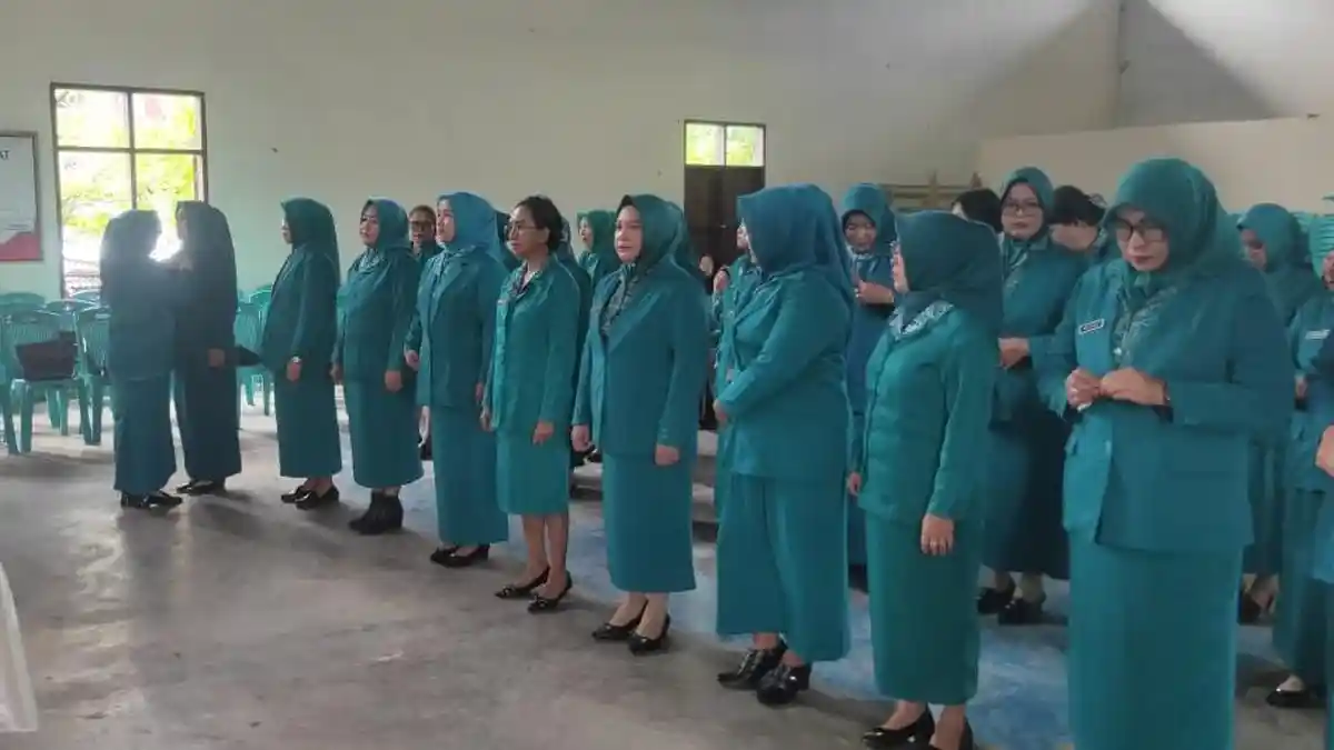 Ketua TP-PKK Bolmong Kalsum Alhabsyi Lantik Pengurus Kecamatan Bolaang Timur, Dorong Optimalisasi 10 Program Pokok