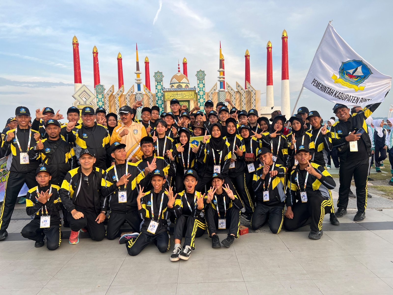 POPDA X Kepri Resmi Dibuka di Karimun, Kontingen Bintan Tampil Percaya Diri dengan Jersey Hitam-Kuning