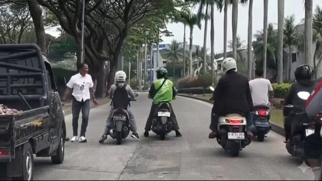 Aksi Kejar-Kejaran dan Baku Tembak Petugas Keamanan dengan Dua Terduga Curanmor di Citra Raya Tangerang, Polisi Kumpulkan Barang Bukti
