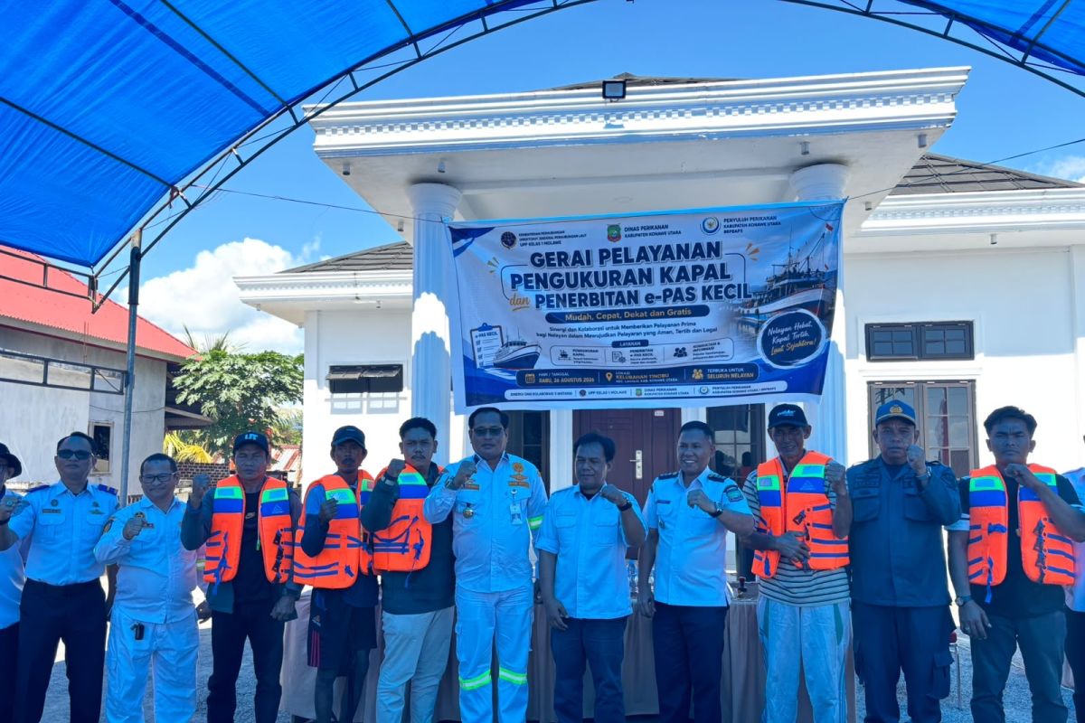KUPP Molawe Bagikan Jaket Pelampung Gratis ke Nelayan Konawe Utara, Lengkap dengan Sosialisasi E-Pas Kecil