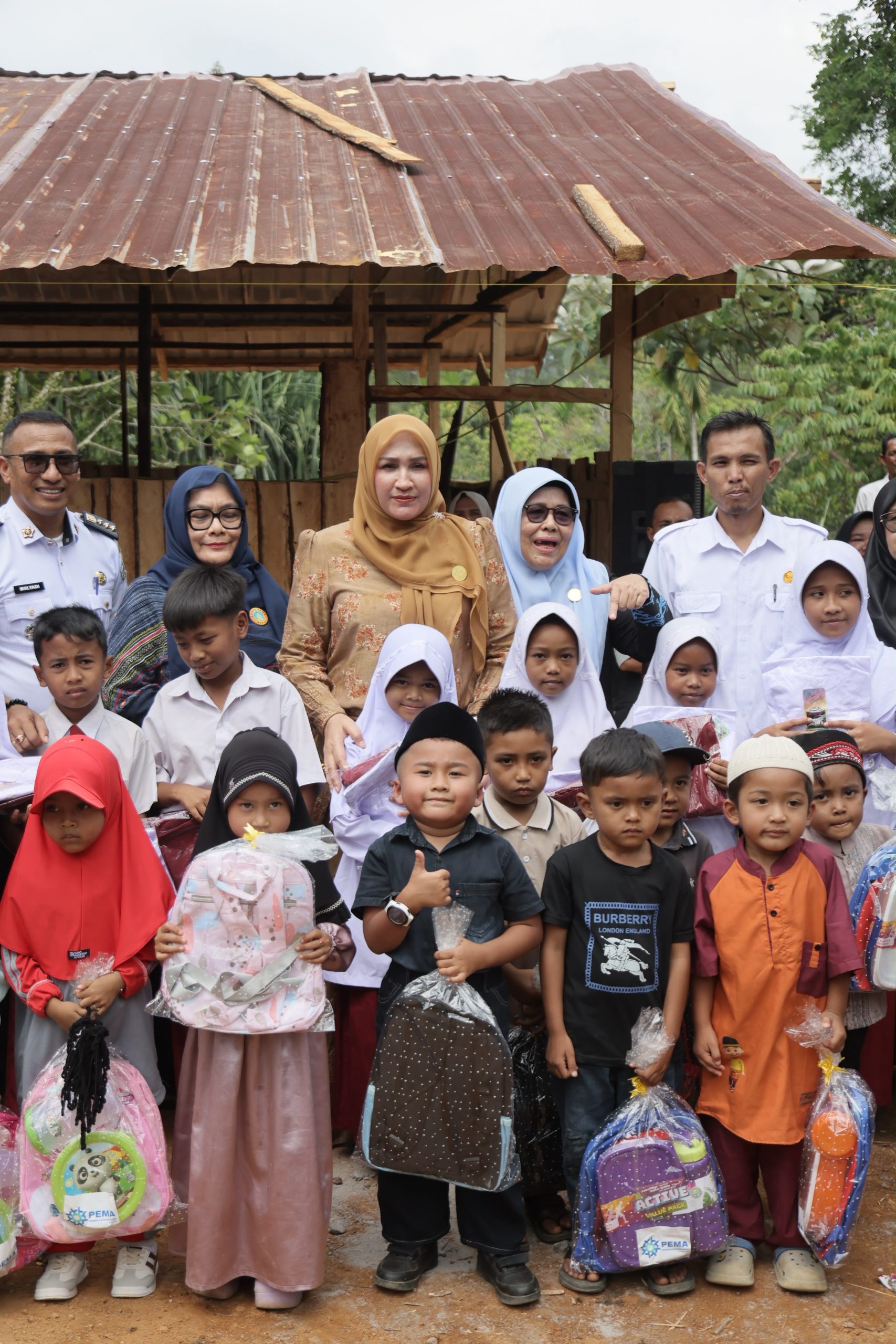 Kak Na Sapa Warga Uning Mas di Huntara Blang Rakal, Seragam Sekolah hingga Pesan Sabar untuk 41 KK Terdampak Bencana