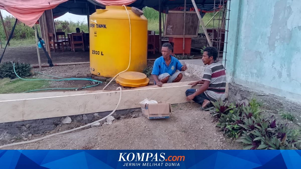 Gedung SD di Pedalaman Sikka Roboh, 32 Siswa Kelas I-IV Setahun Lebih Belajar di Tenda Darurat