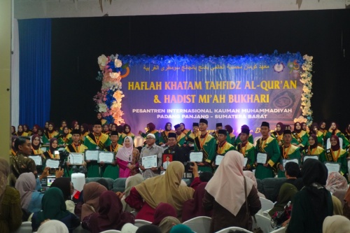 141 Santri Pesantren Kauman Padang Panjang Diwisuda, 5 Hafiz 30 Juz Raih Rp3 Juta Masing-Masing