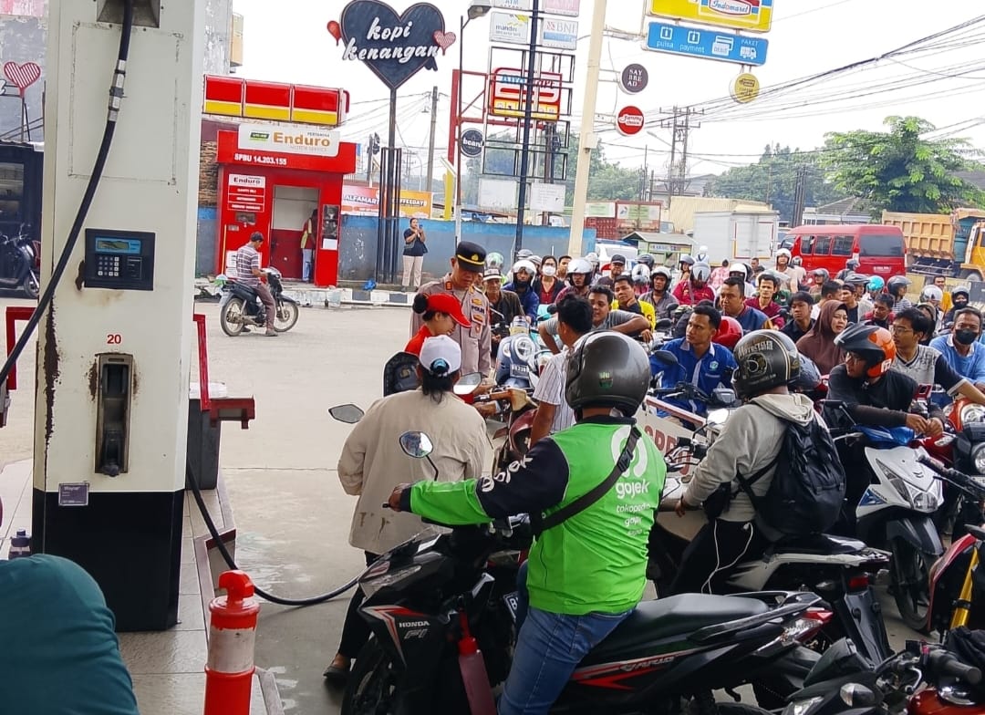 Antrean BBM Mengular di Deli Serdang, Polresta Terjunkan Personel Atur Lalu Lintas di Setiap SPBU