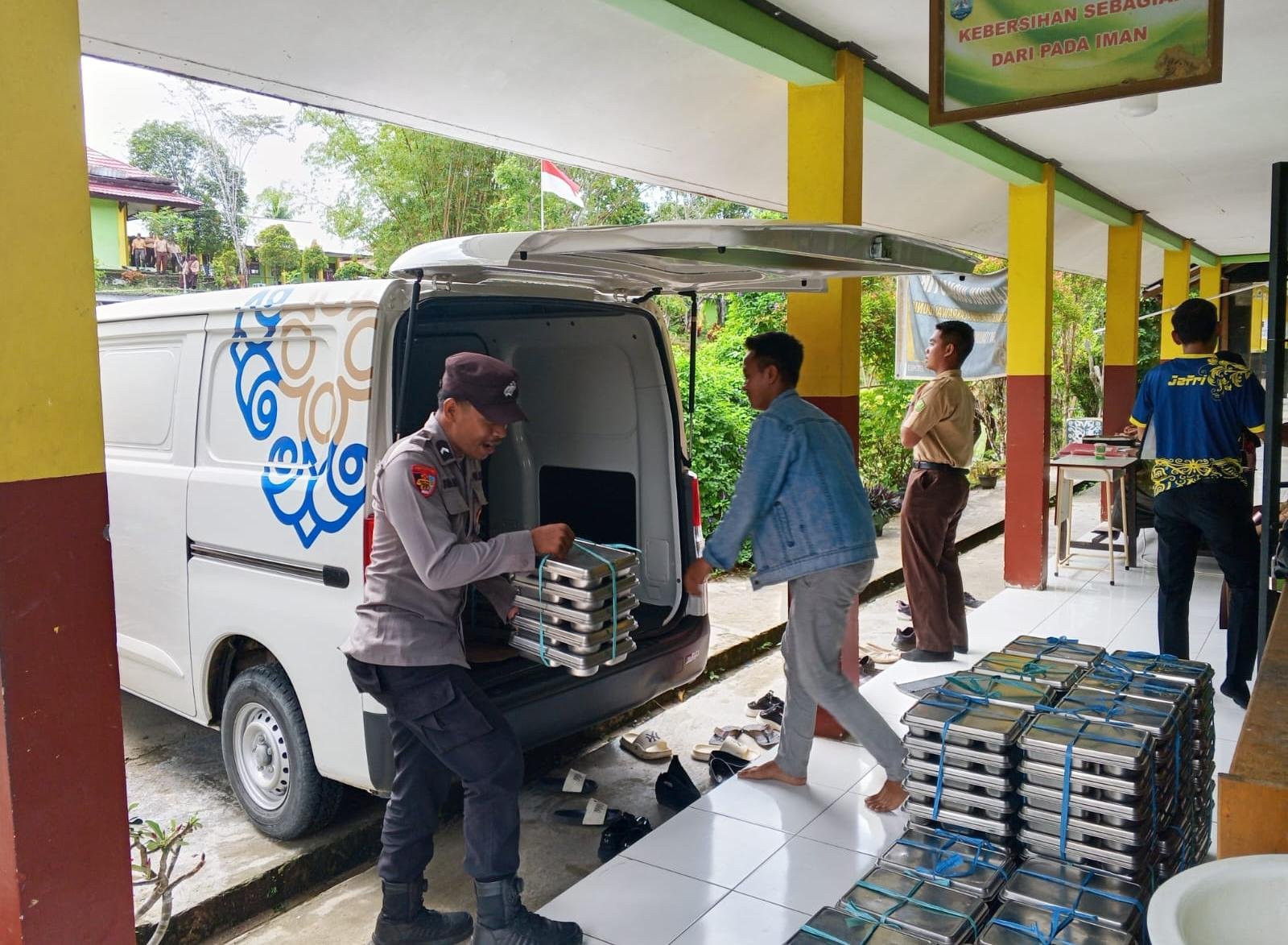 Polresta Bulungan Kawal Distribusi Makan Bergizi Gratis untuk 1.717 Siswa di 22 Sekolah, Menu Lele Goreng hingga Semangka