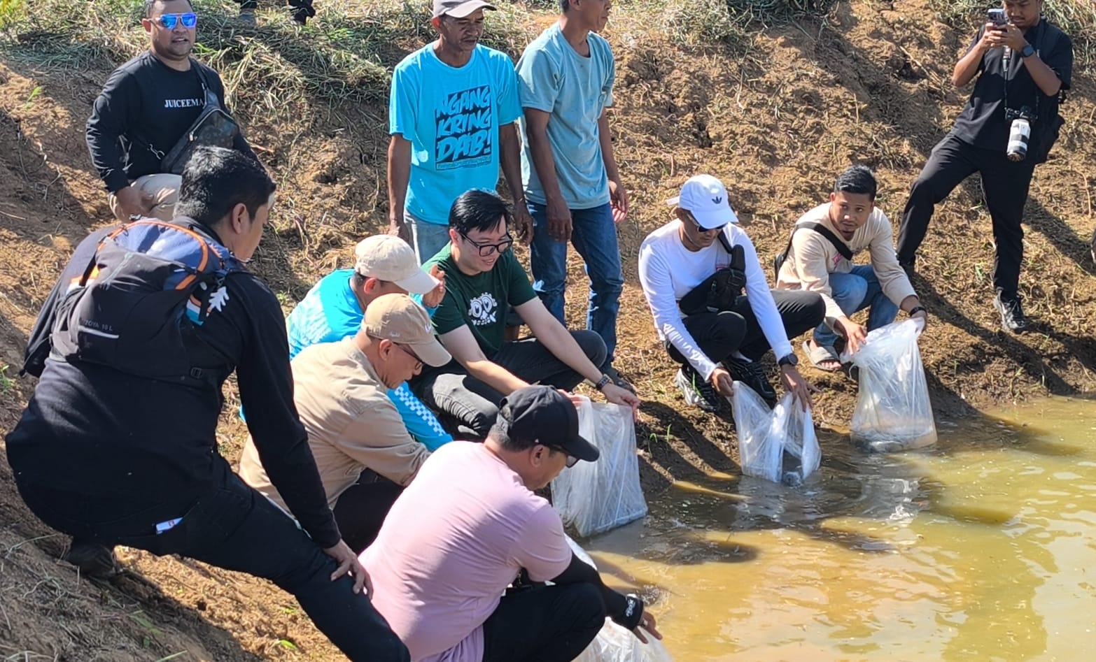 Kampung Papuyu Karang Intan Kalsel Terima 20.000 Benih Ikan, Disiapkan Jadi Sentra Perikanan dan Wisata Baru