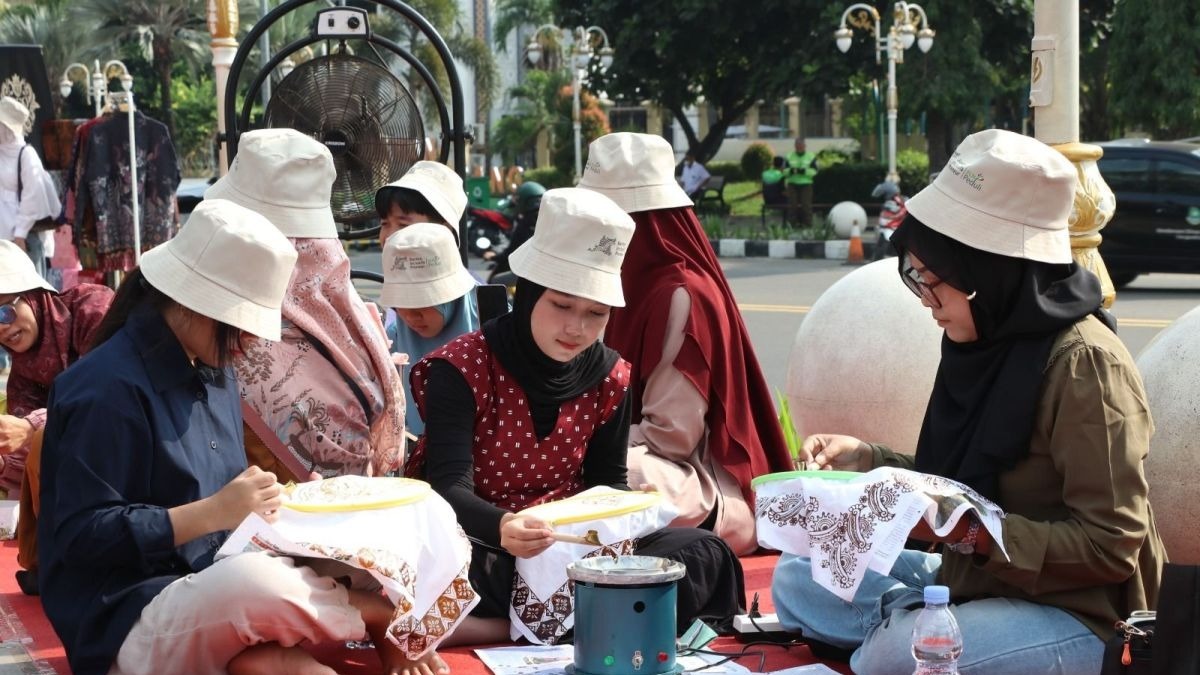 PLN Peduli dan Banten Inclusifa Preneur Buka Ruang Belajar Batik Inklusif di Tugu Kota Cilegon
