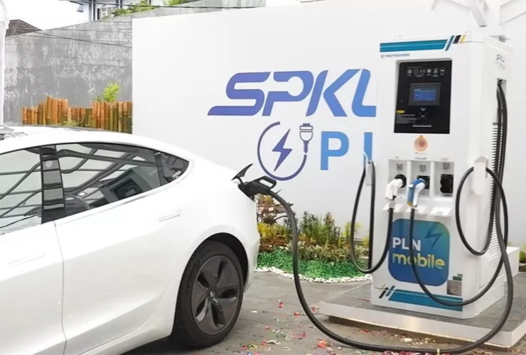 PLN Batam Resmi Operasikan SPKLU Ultra Fast Charging, Isi Daya Mobil Listrik Kini Cuma 30 Menit