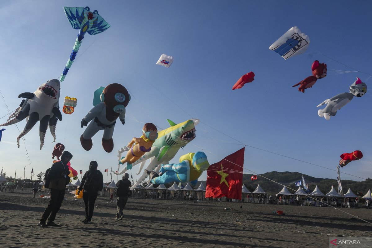 Bupati Bantul Targetkan Jogja International Kite Festival 2026 Dongkrak Ekonomi Pariwisata di Pantai Parangkusumo