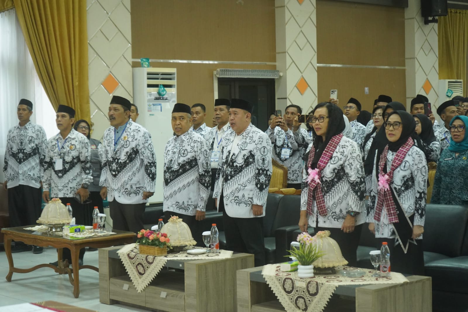 Ketua TP PKK Sulbar Harsinah Suhardi Kukuhkan Ibunda Guru se-Sulawesi Barat, Tekankan Pendidikan Berbasis Kasih Sayang