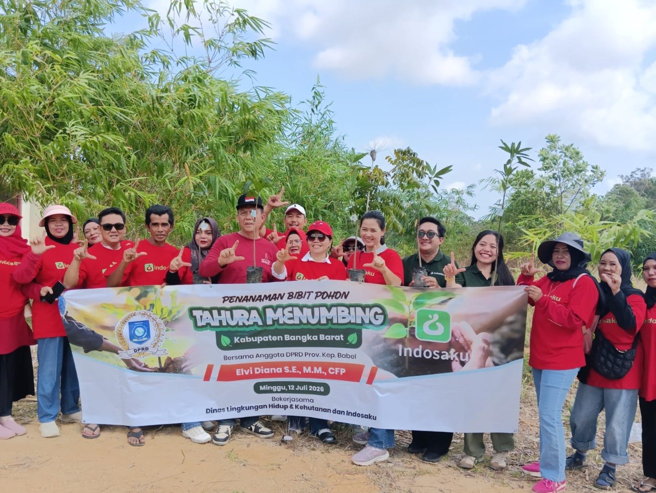Aksi Penghijauan PDI Perjuangan Bangka Barat dan INDOSAKU Tutup Bulan Bung Karno di Kaki Gunung Menumbing