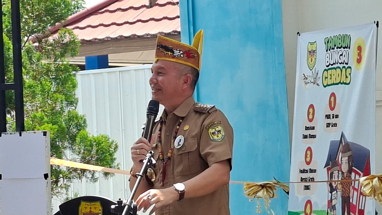 Bupati Gunung Mas Ajak Instansi dan Perusahaan Bagikan Ribuan Bendera Merah Putih Jelang HUT Ke-81 RI, Ini Rincian Kuotanya