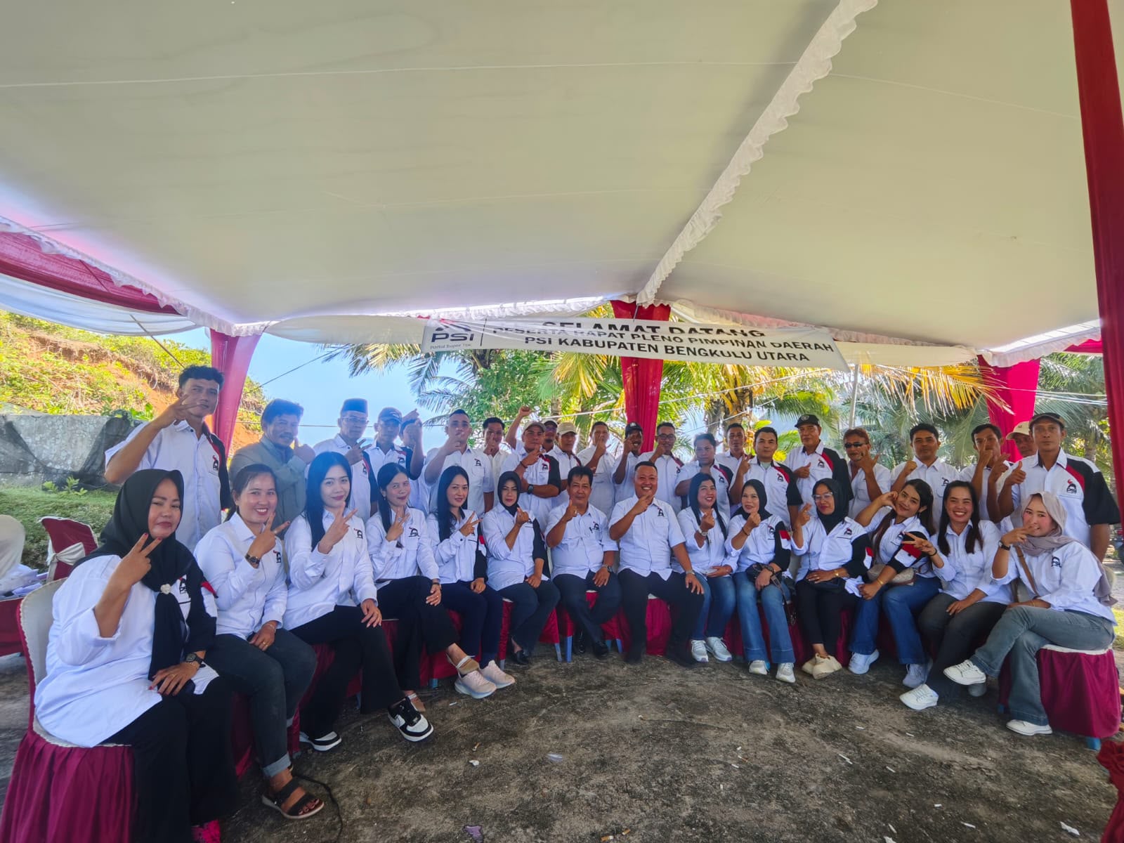 PSI Bengkulu Utara Bagikan 2.500 Baju dan 2.000 Bendera Partai Jelang Rakerda Oktober 2026
