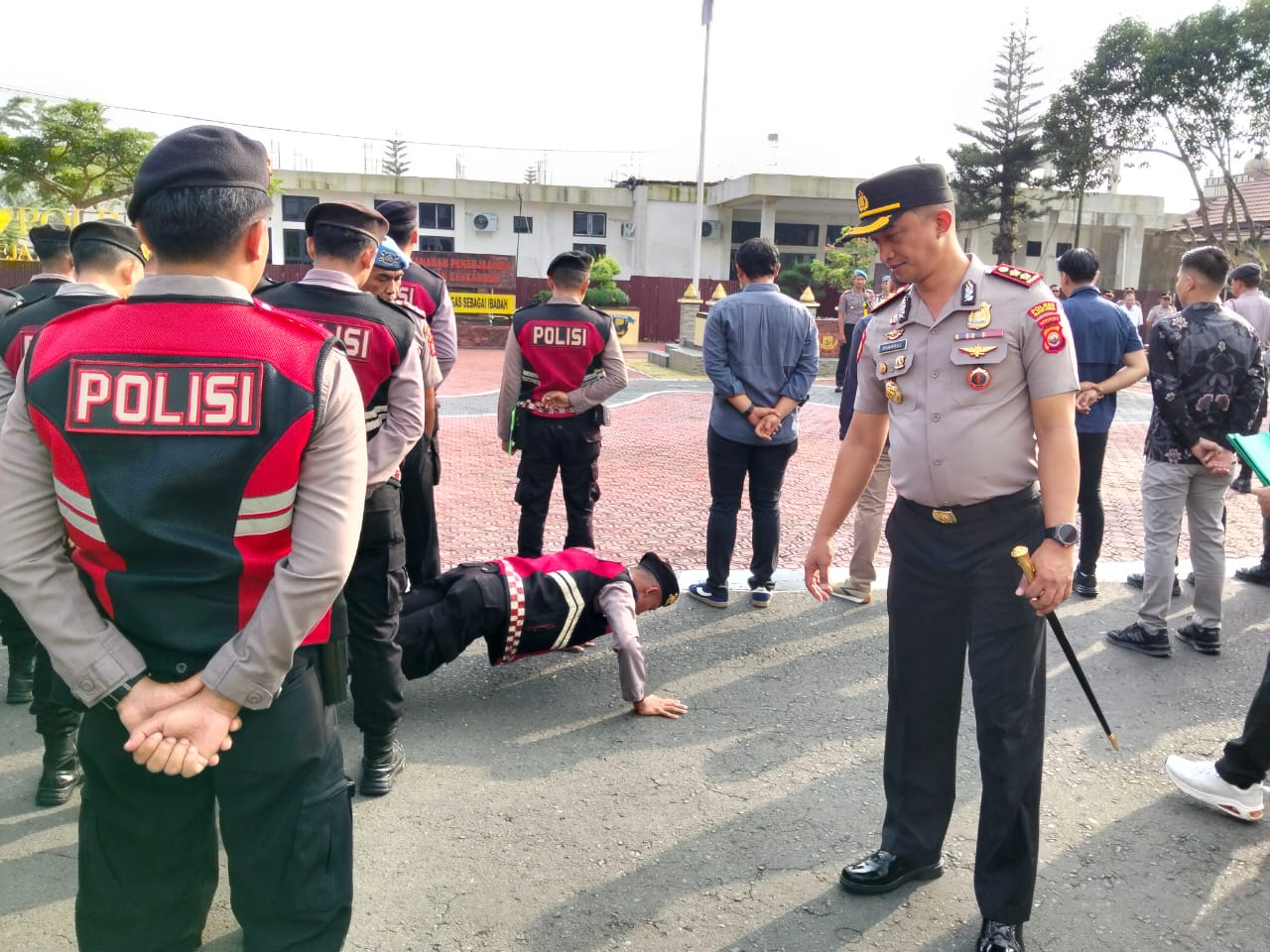Kapolres Rejang Lebong AKBP Syahrul Hariady Pimpin Langsung Apel Pagi Personel, Tekankan Disiplin dan Profesionalisme Pelayanan