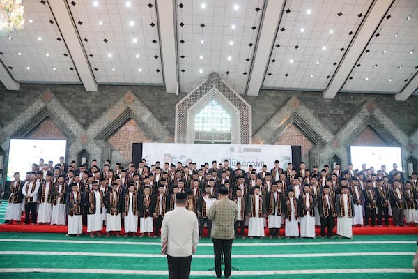 Pemkot Makassar Resmi Lantik 153 Imam Kelurahan, 103 di Antaranya Wajah Baru untuk Masa Bakti 2026-2031