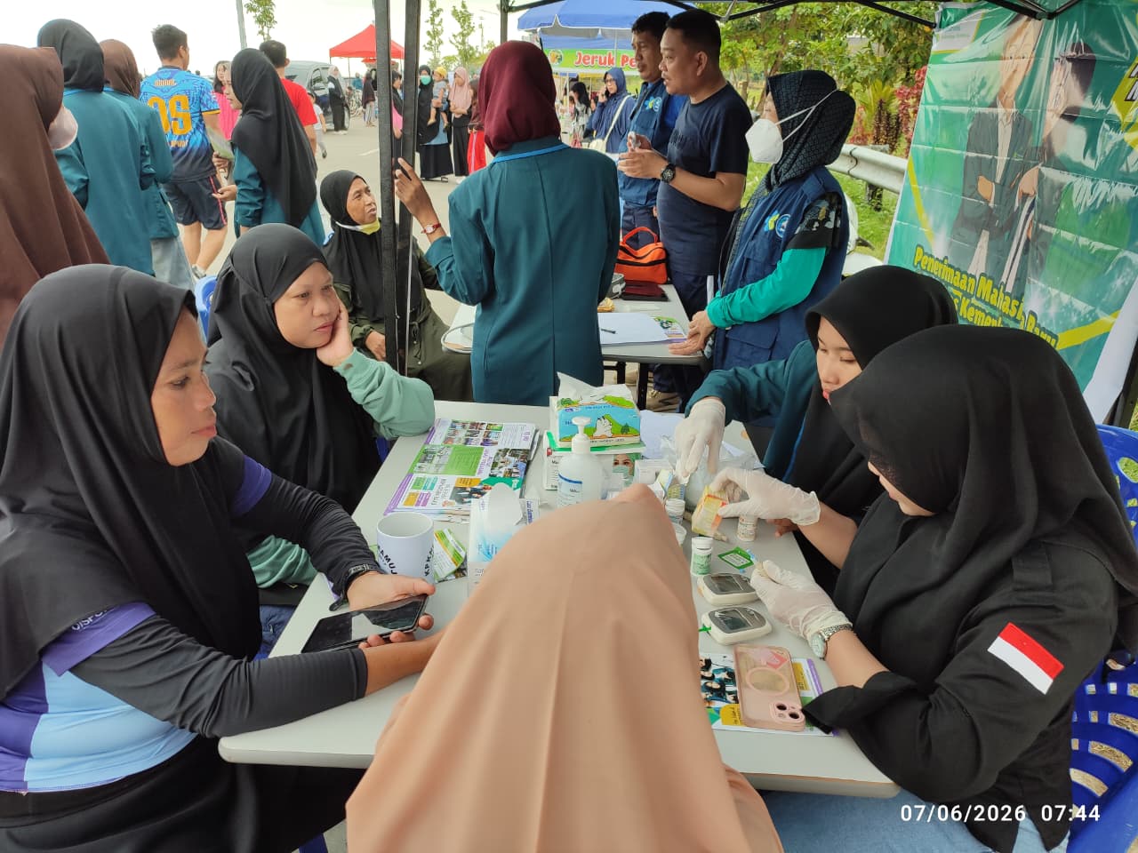 CFD Mamuju Jadi Ajang Cek Kesehatan Gratis dan Promosi Poltekkes Mamuju, Warga Antre Periksa Darah hingga Kolesterol