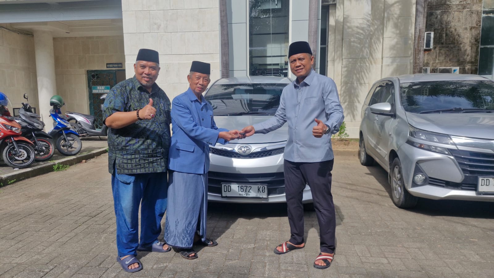 Gubernur Sulsel Serahkan Mobil Operasional untuk MUI Sulsel, Janji Realisasi Kurang dari Sebulan