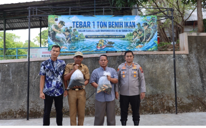 Tebar 1 Ton Benih Ikan di Waduk Gajah Mungkur, PT Prima Paper Indonesia Dukung Potensi Ekonomi Nelayan Wonogiri