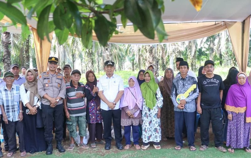 Wakil Bupati Seluma Serahkan Kunci Rumah Layak Huni Baznas untuk Warga Kelurahan Napal, Puluhan Penerima Manfaat Terima Bantuan
