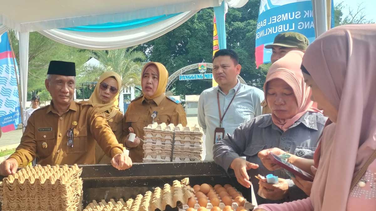 Bank Sumsel Babel Bagikan 1.000 Kupon Potongan Rp10 Ribu untuk Belanja Sembako di Alun-Alun Lubuk Linggau Jelang Idul Adha