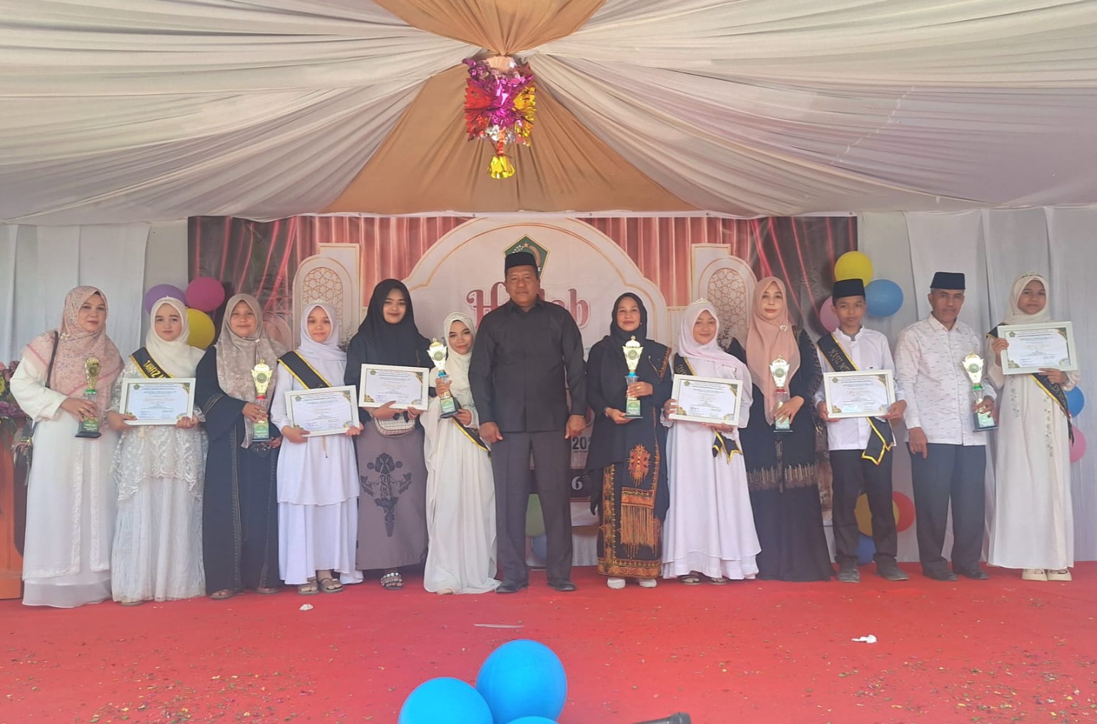 MTsN 4 Aceh Utara Lepas 168 Lulusan, 35 Siswa Hafal Al-Qur’an 1-2 Juz Dapat Penghargaan