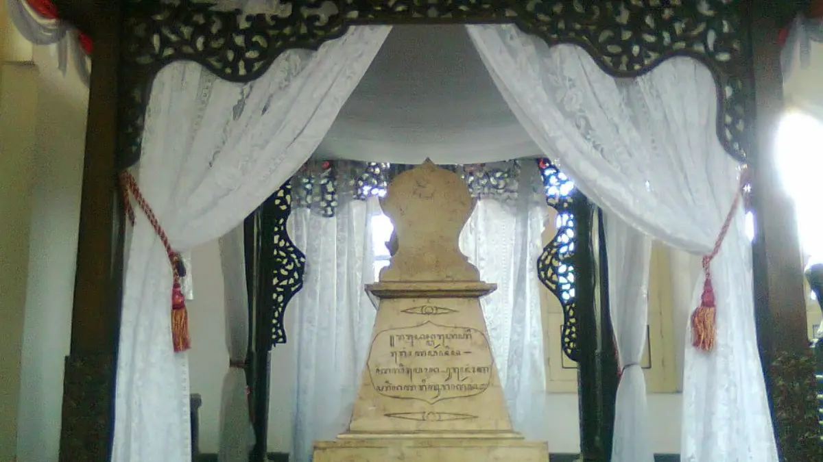 Fenomena Unik di Makam Ronggowarsito Klaten: Dihuni Ribuan Kelelawar, Kotorannya Jadi Pupuk Andalan Warga