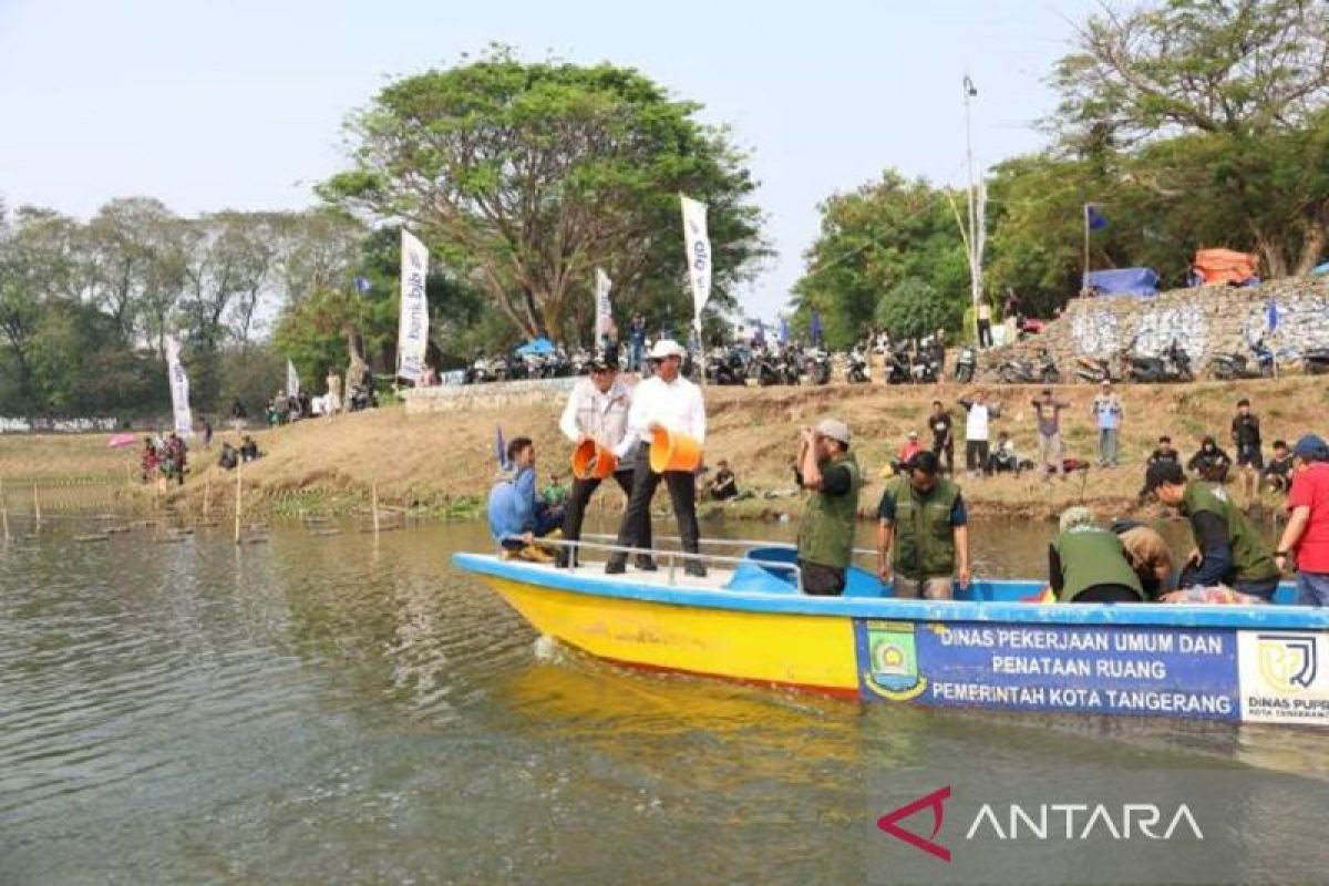 HUT ke-81 RI, Pemkot Tangerang Tebar 1 Ton Lele di Situ Gede untuk Mancing Bersama Warga