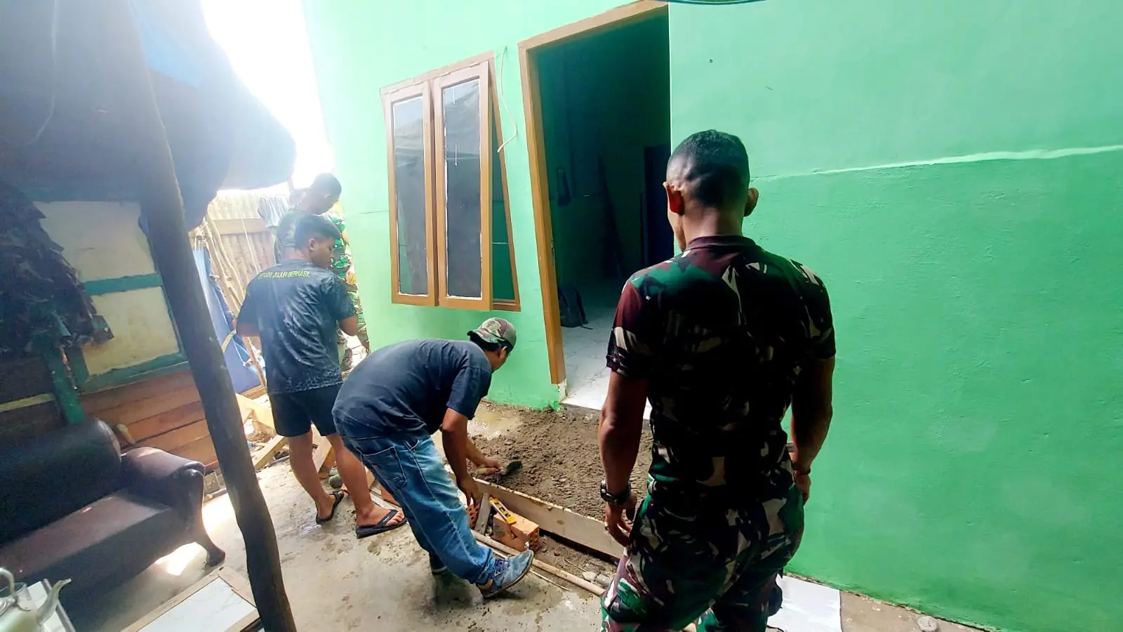 TMMD Ke-129 Kodim 0418/Palembang Rampungkan Rumah Ibu Sriyanti di Sukamaju, Target Hunian Layak Kian Dekat