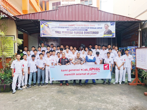 60 Pelajar SMK Pembina Bangsa Bukittinggi Dibekali Teknik Antisipasi Bahaya di Jalan Raya