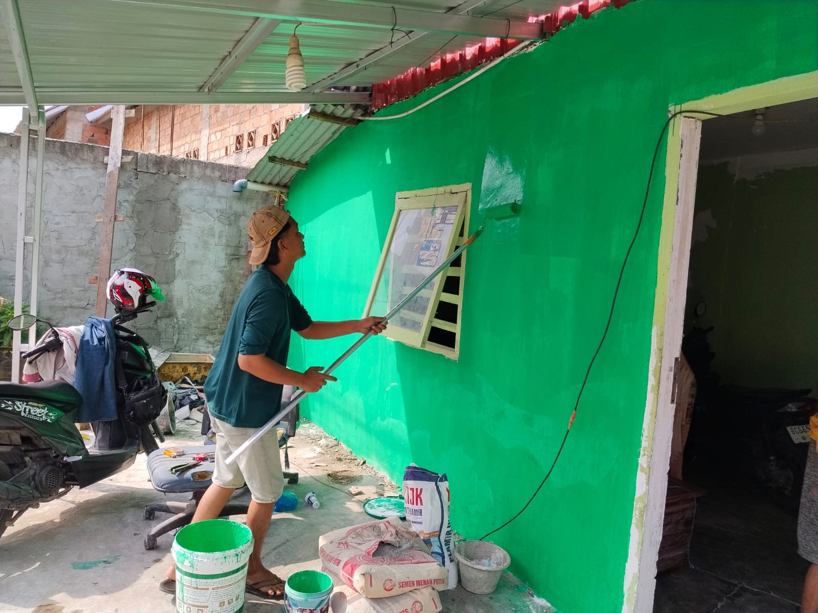 12 Hari TMMD ke-129 di Palembang, Rehab RTLH Sumilah Masuki Tahap Finishing Pengecatan dan Kusen Pintu