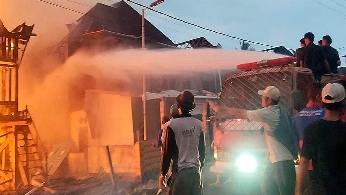 12 Rumah Hangus Terbakar di Desa Landur Empat Lawang, Kerugian Capai Rp 4 Miliar