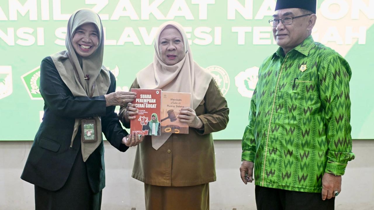 Wagub Sulteng Saksikan Isbat Nikah Massal 62 Pasangan di Palu, Dukcapil Buka Layanan KTP Baru