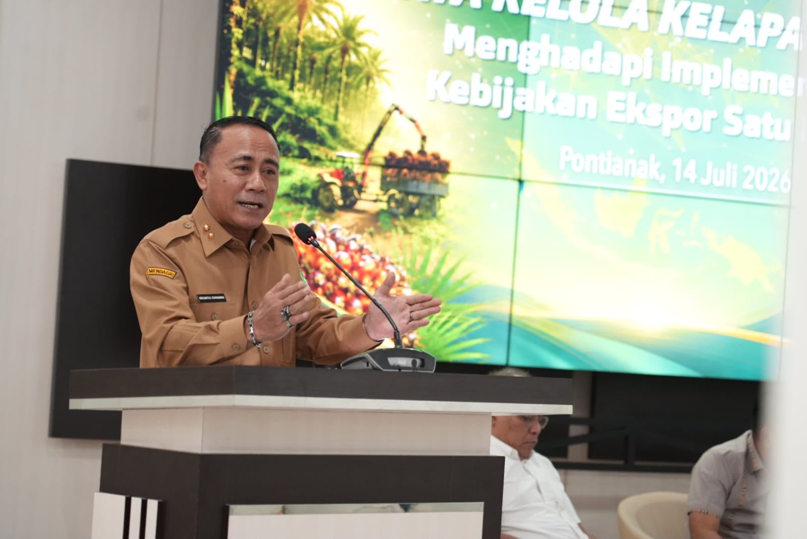 Wagub Kalbar Krisantus Minta Perusahaan Sawit Taat Aturan dan Dukung Kebijakan Ekspor Satu Pintu Lewat Danantara