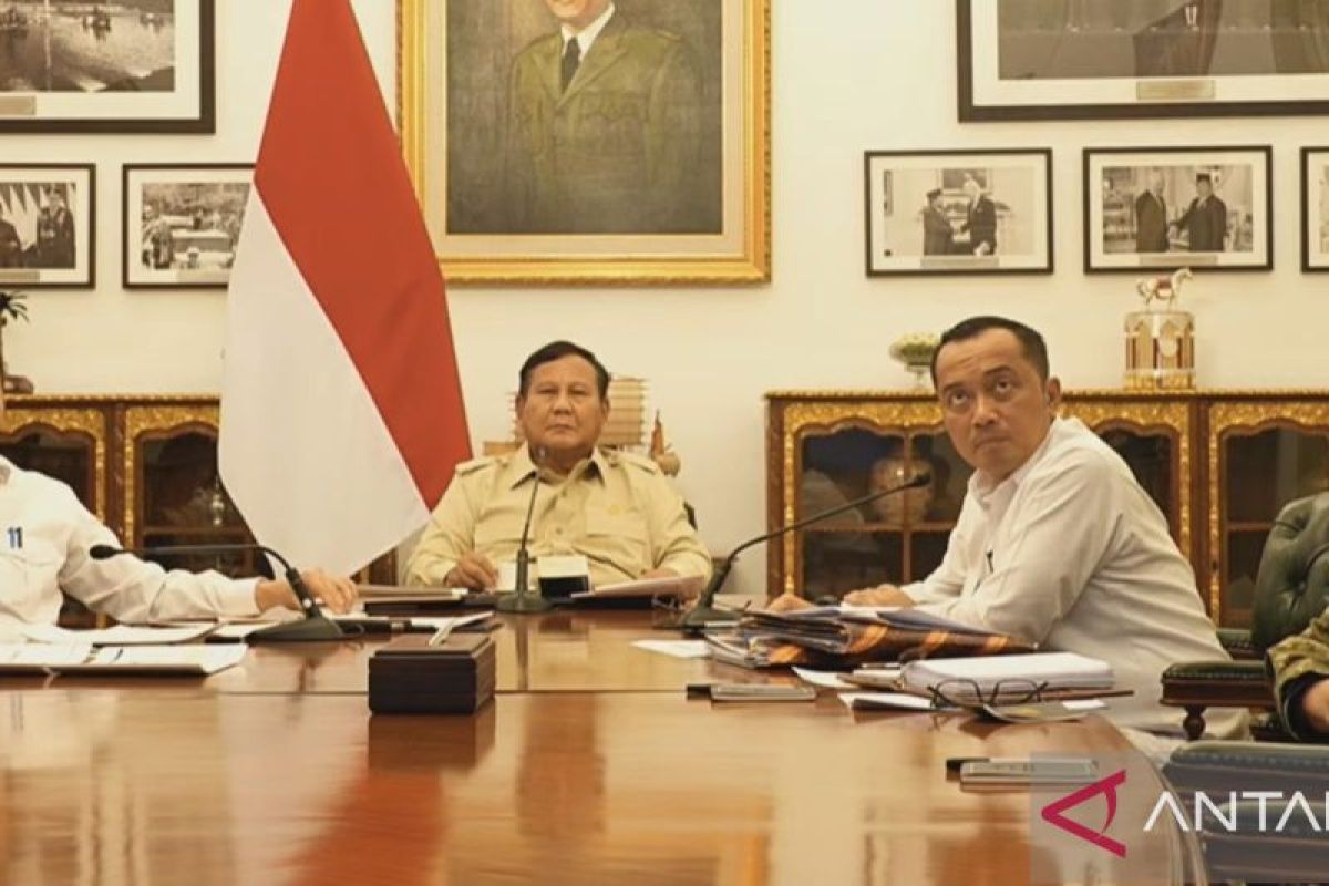 Presiden Prabowo Perintahkan Perbanyak Drone dan Helikopter untuk Cegah Karhutla, Alat Pemadam Juga Disiapkan Hingga ke Desa