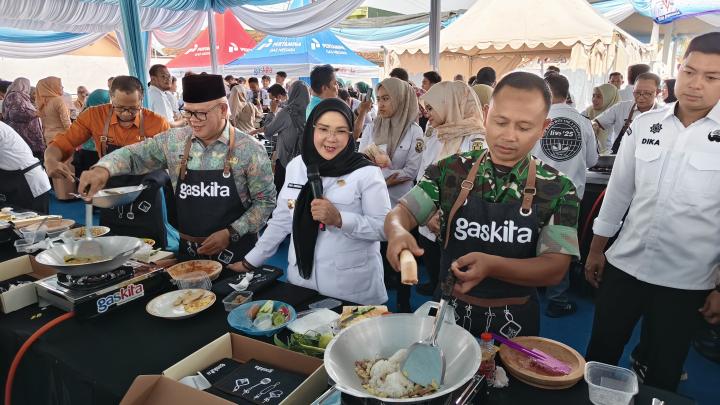 Walikota Bandar Lampung Eva Dwiana Apresiasi PGN Usai Lomba Masak Nasi Goreng di HUT ke-344, UMKM Diperkenalkan C-Cyl