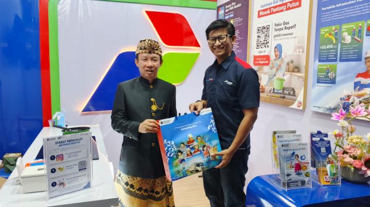 Sekda Lampung Marindo Kurniawan Tinjau Booth PGN di Bandar Lampung Expo 2026, Sapa Pengunjung Dapur GasKita