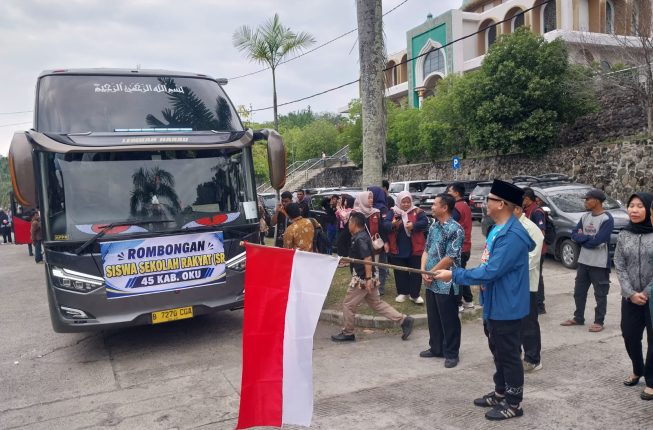 60 Siswa Kurang Mampu dari OKU Mulai Sekolah di Ogan Ilir, Bupati Teddy: Kalian Harapan Orang Tua untuk Putus Rantai Kemiskinan
